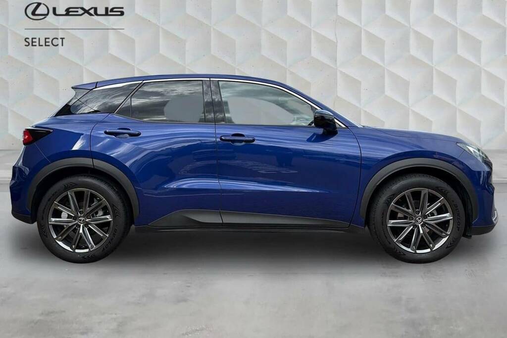 Lexus LBX 1.5 Takumi E-cvt Red #23