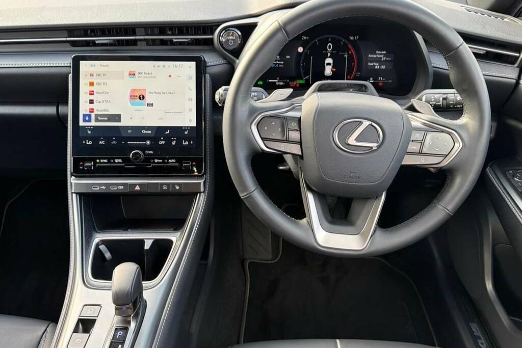 Lexus LBX 1.5 Takumi E-cvt Red #7
