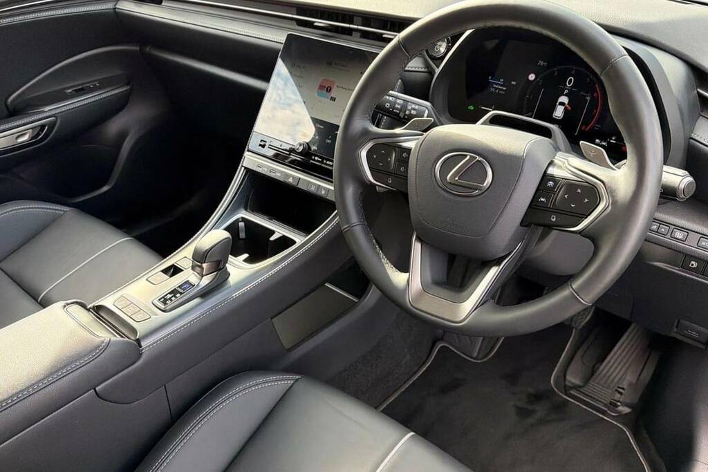 Lexus LBX 1.5 Takumi E-cvt Red #12