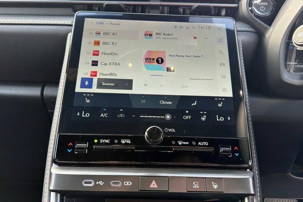 Lexus LBX 1.5 Takumi E-cvt Red #9