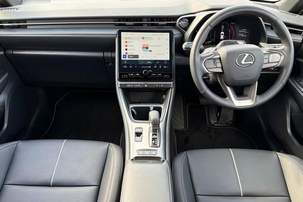 Lexus LBX 1.5 Takumi E-cvt Blue #6