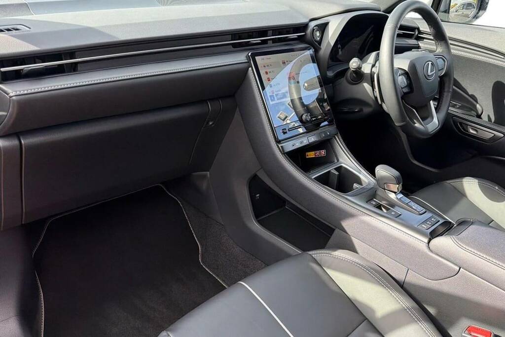 Lexus LBX 1.5 Takumi E-cvt Blue #5