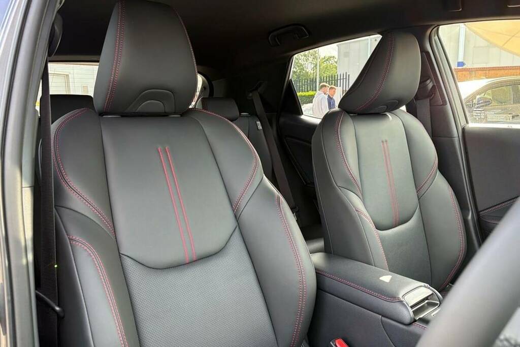 Lexus LBX Vibrant Edition Bi-tone Black #17