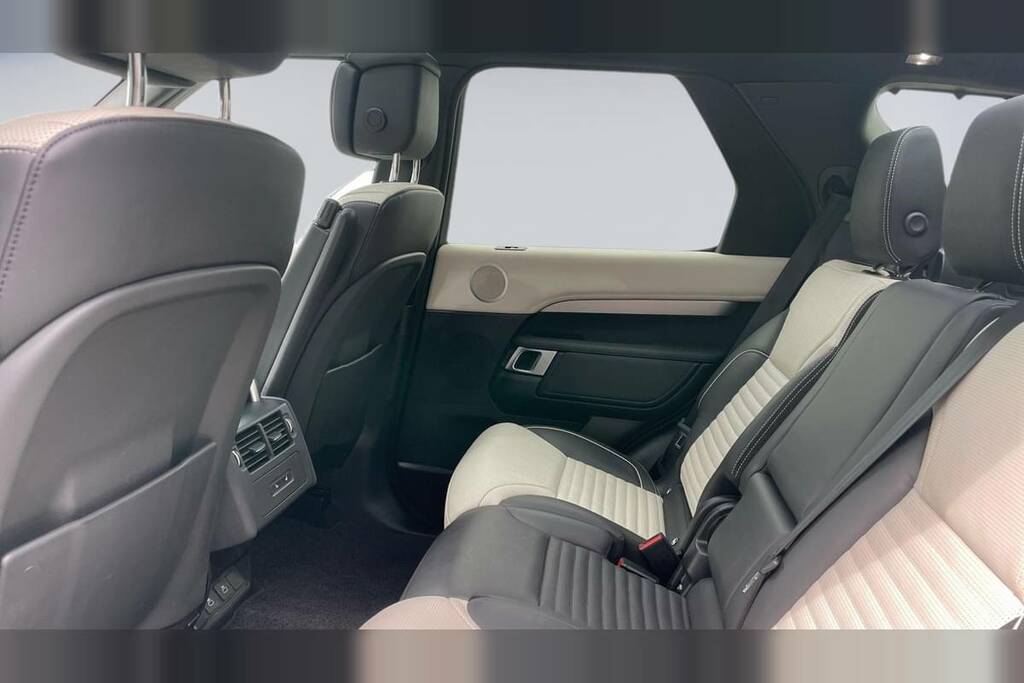 Land Rover Discovery 3.0 D300 Dynamic Hse Brown #4