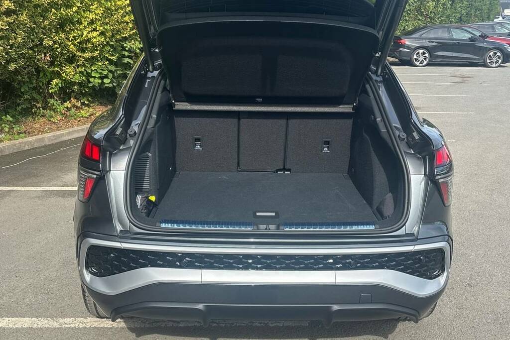 Audi Q3 1.5 E-hybrid S Line S Tronic Grey #2