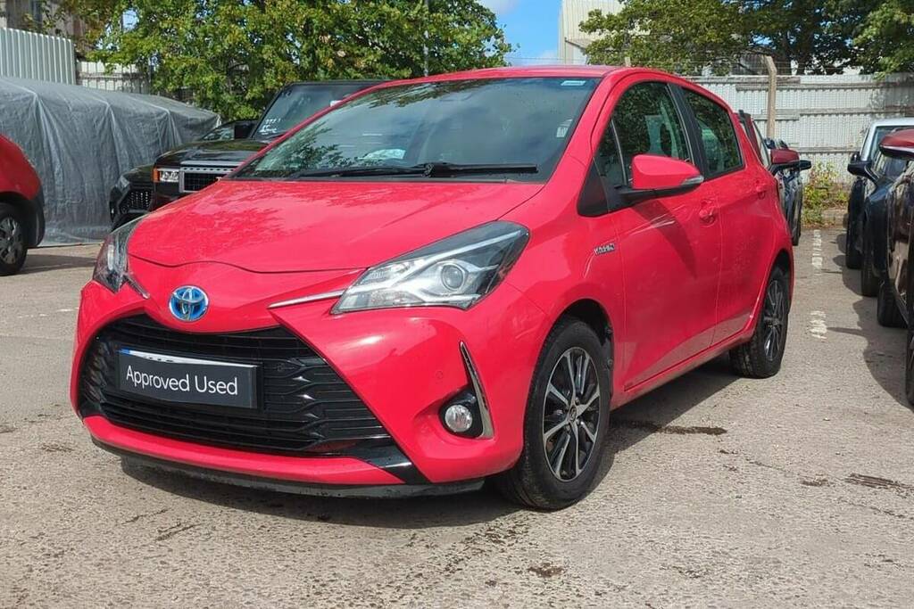 Toyota Yaris Icon Tech Red #13