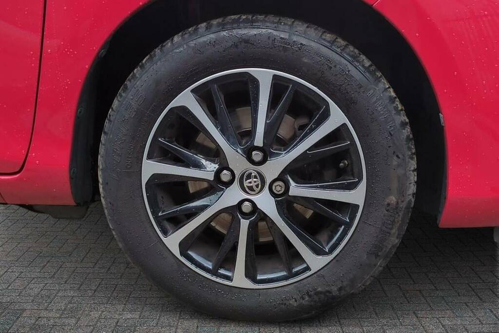 Toyota Yaris 1.5 Hybrid Icon Tech Cvt Red #6