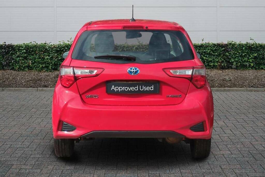 Toyota Yaris 1.5 Hybrid Icon Tech Cvt Red #4