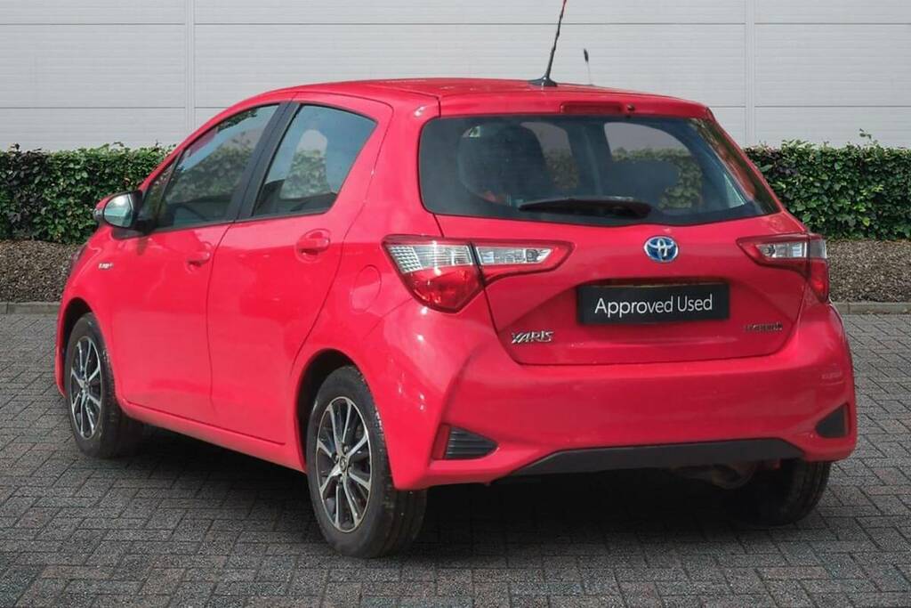 Toyota Yaris 1.5 Hybrid Icon Tech Cvt Red #2