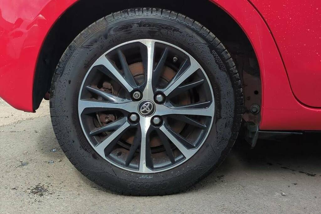 Toyota Yaris Icon Tech Red #15