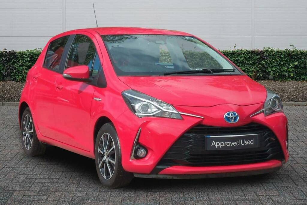 Toyota Yaris 1.5 Hybrid Icon Tech Cvt Red