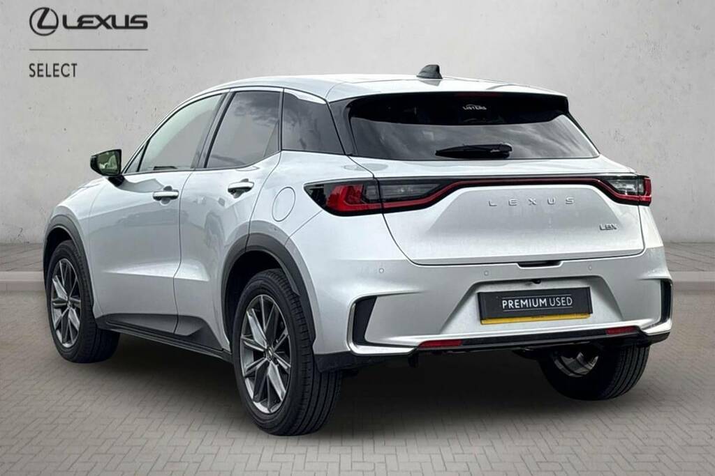Lexus LBX 1.5 Premium Plus E-cvt Silver #4