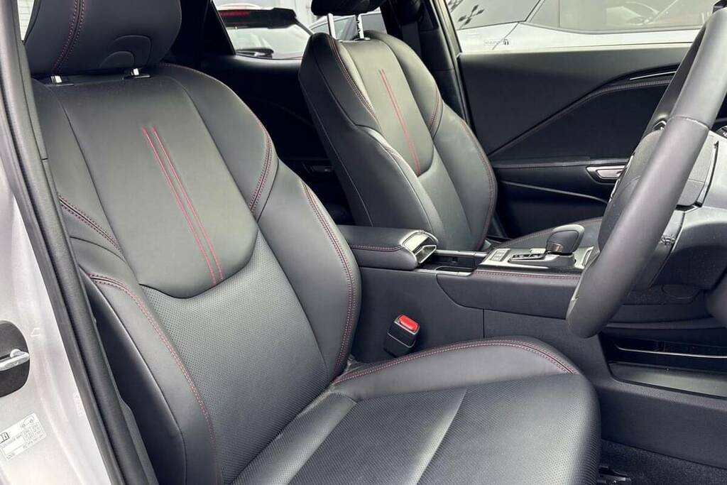 Lexus LBX 1.5 Takumi E-cvt Red #17