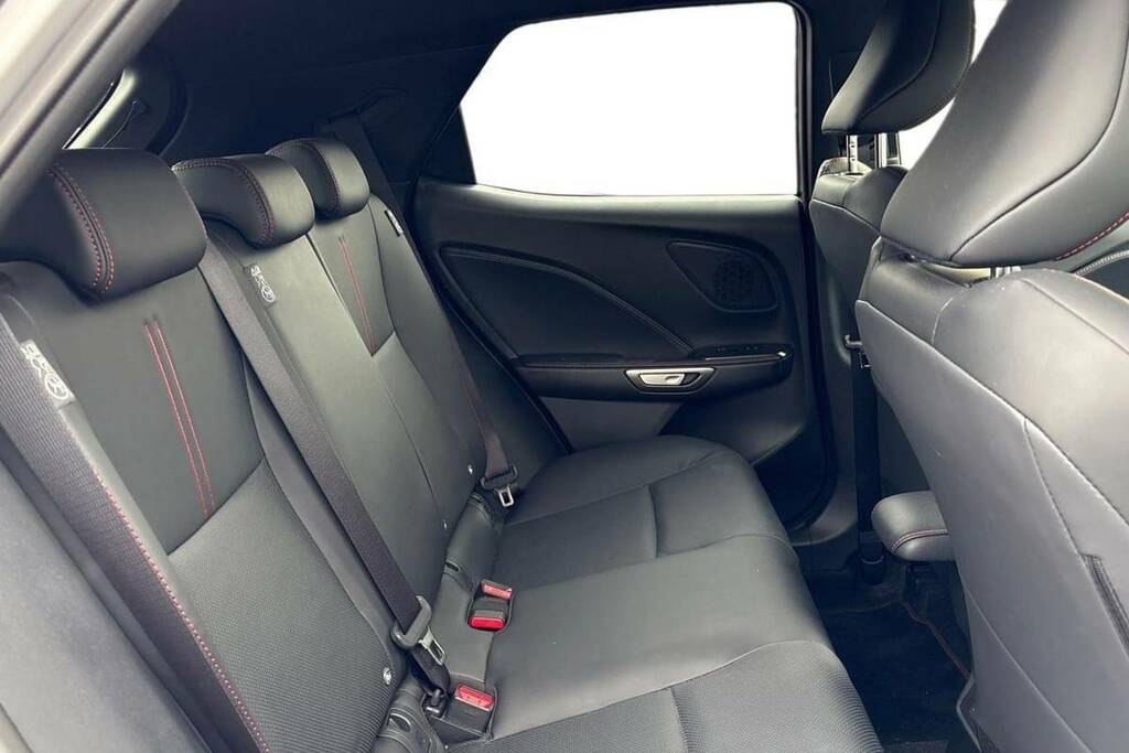 Lexus LBX 1.5 Takumi E-cvt Red #8