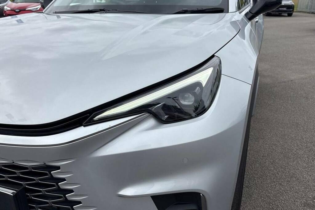 Lexus LBX 1.5 Takumi E-cvt Red #20