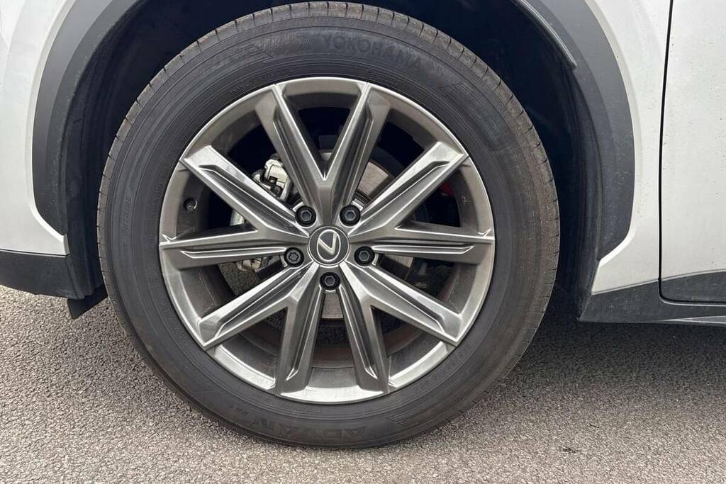 Lexus LBX 1.5 Takumi E-cvt Red #30