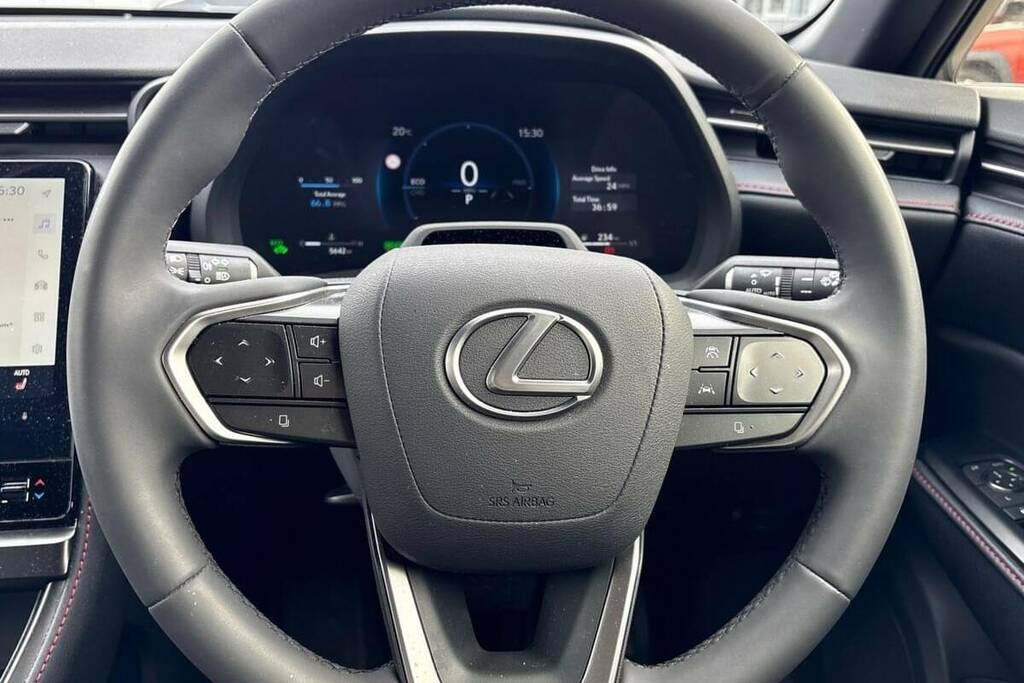 Lexus LBX 1.5 Takumi E-cvt Red #10