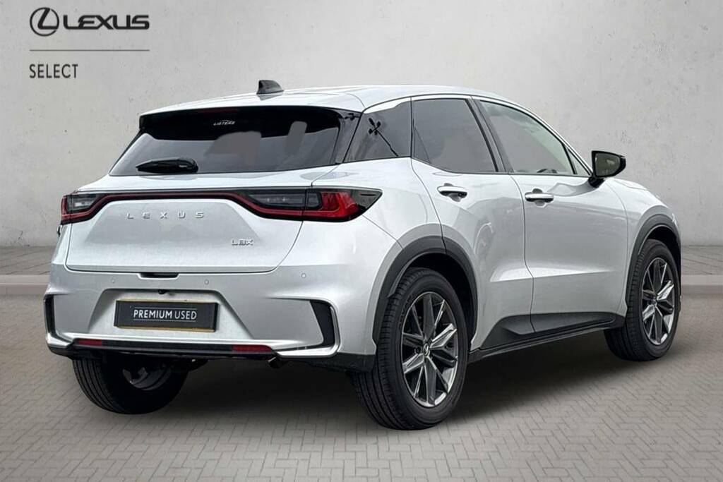 Lexus LBX 1.5 Premium Plus E-cvt Silver #2
