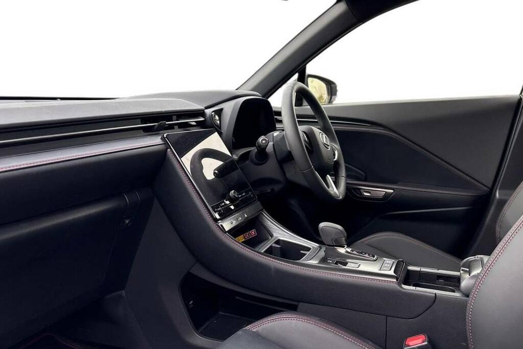 Lexus LBX 1.5 Premium Plus E-cvt Silver #5