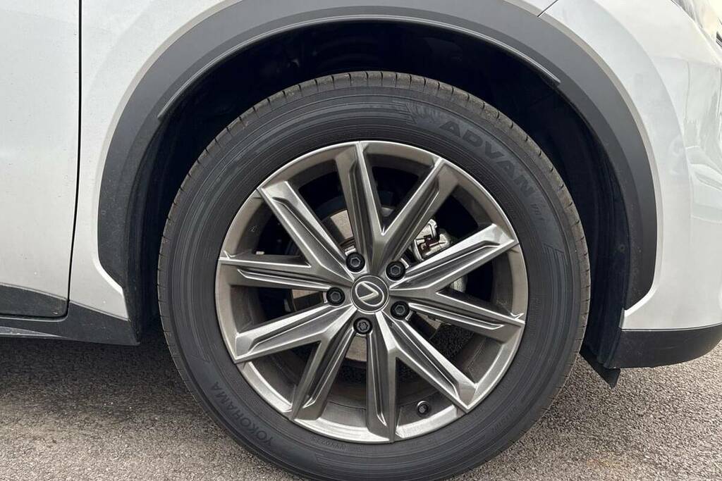 Lexus LBX 1.5 Takumi E-cvt Red #28