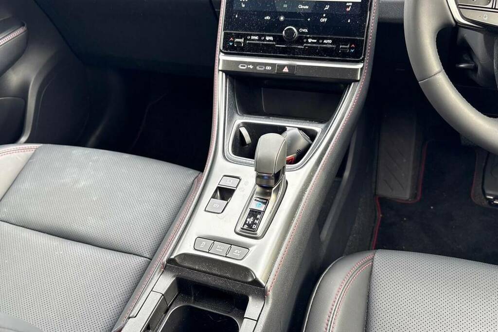 Lexus LBX 1.5 Takumi E-cvt Red #31