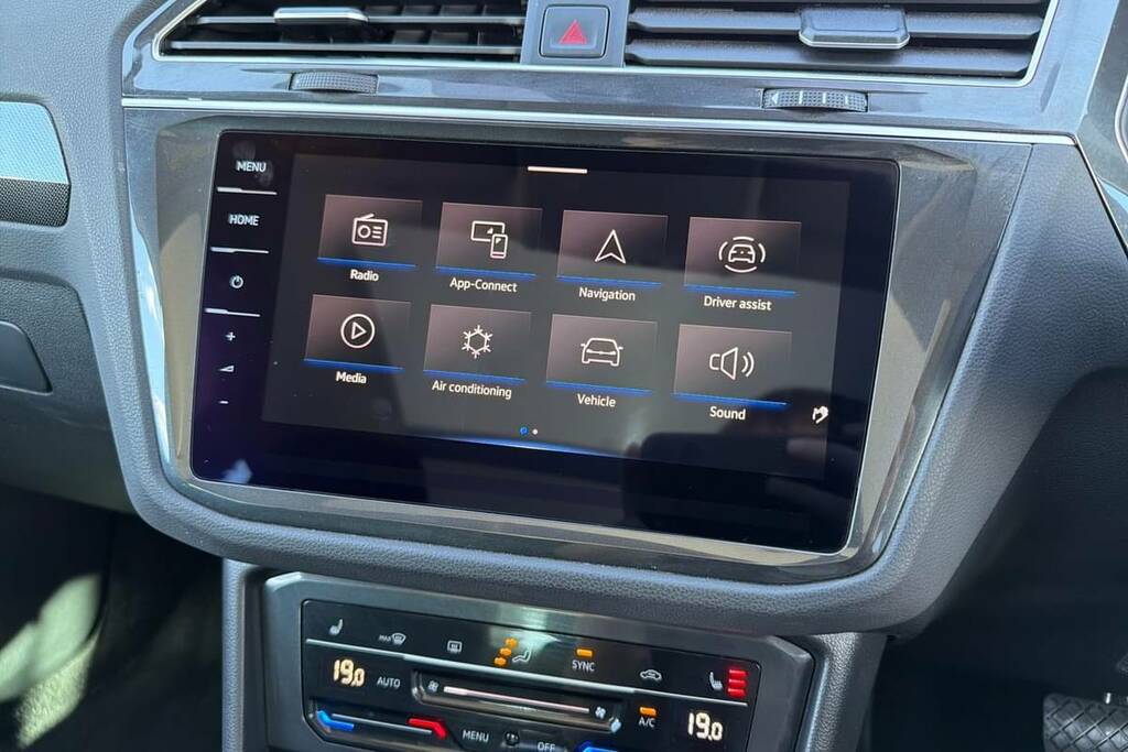 Volkswagen Tiguan 1.5 Tsi 150 Elegance Dsg Grey #3