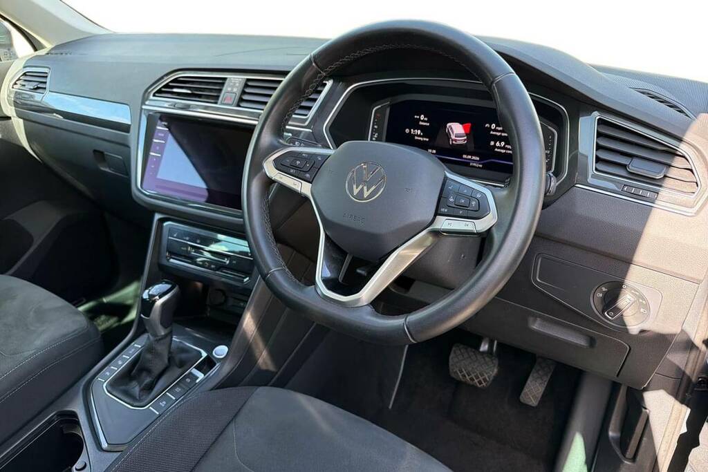 Volkswagen Tiguan 1.5 Tsi 150 Elegance Dsg Grey #4
