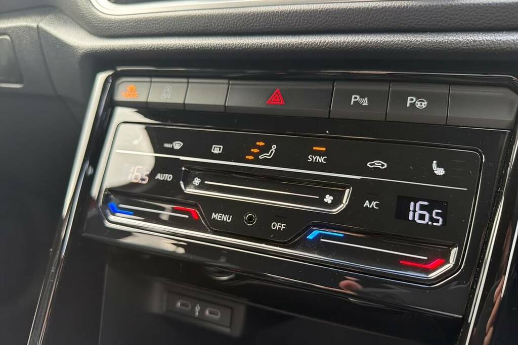 Volkswagen T-Roc Style Black #8