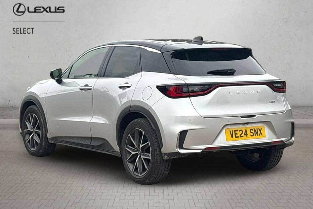 Lexus LBX 1.5 Premium Plus E-cvt Silver #4