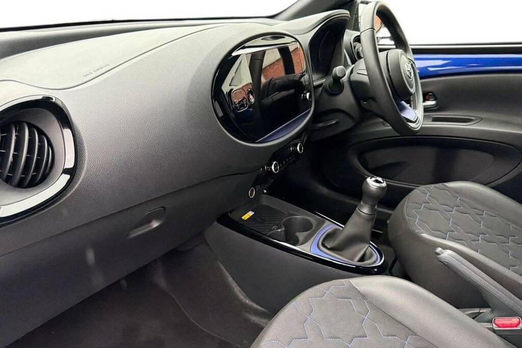 Toyota Aygo X Pure Automatic White #7
