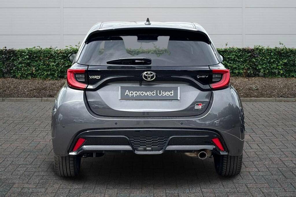 Toyota Yaris 1.5 Hybrid 130 Gr Sport Cvt Grey #4