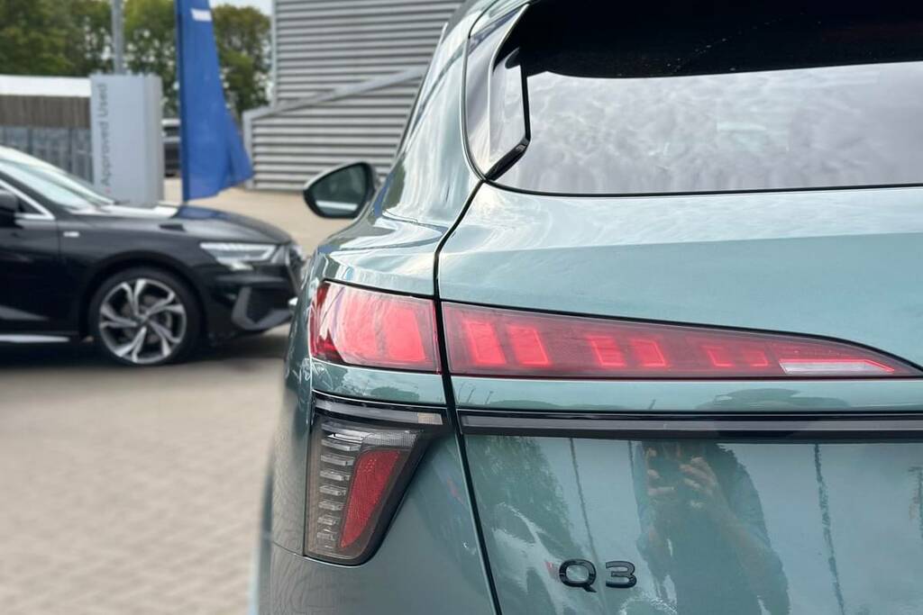 Audi Q3 2.0 Tdi S Line S Tronic Black #21