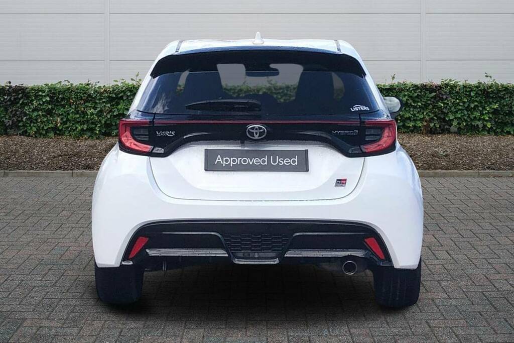 Toyota Yaris 1.5 Hybrid Gr Sport Cvt White #4