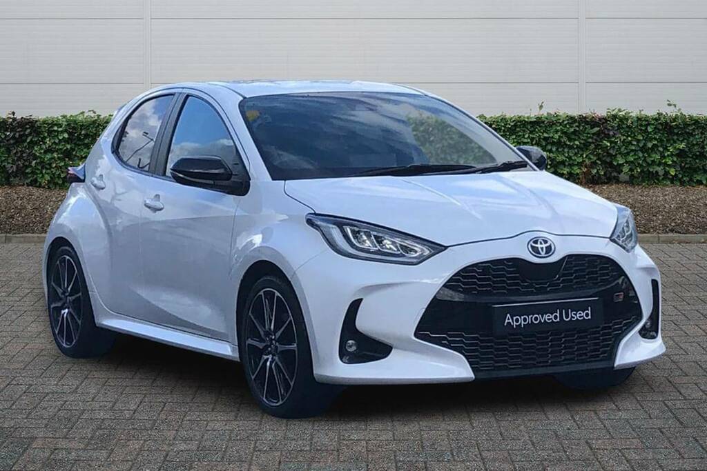 Toyota Yaris 1.5 Hybrid Gr Sport Cvt White