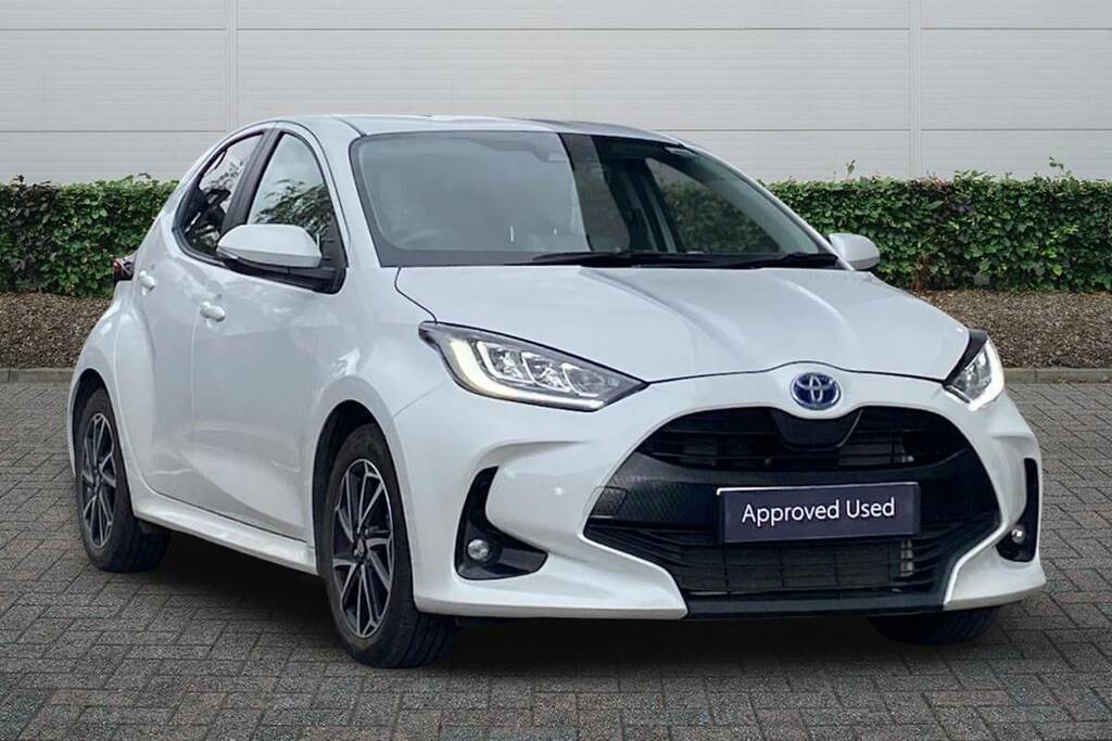 Toyota Yaris 1.5 Hybrid Design Cvt White