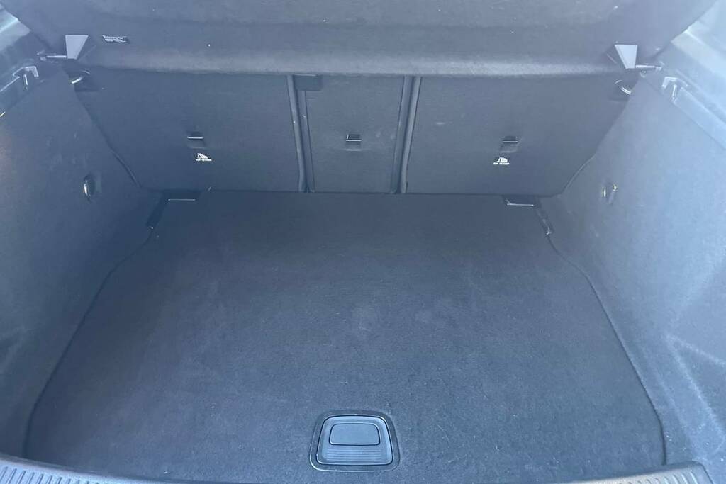 Mercedes-Benz A Class A180 Amg Line Premium Silver #2