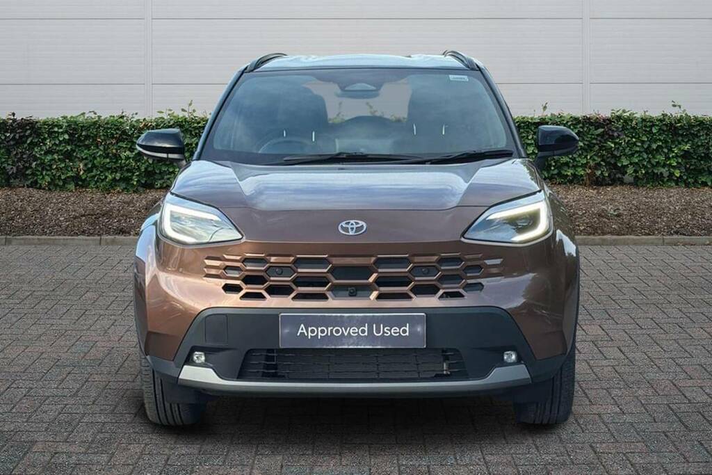 Toyota Yaris Cross 1.5 Hybrid Excel Cvt Bi-tone Brown #3