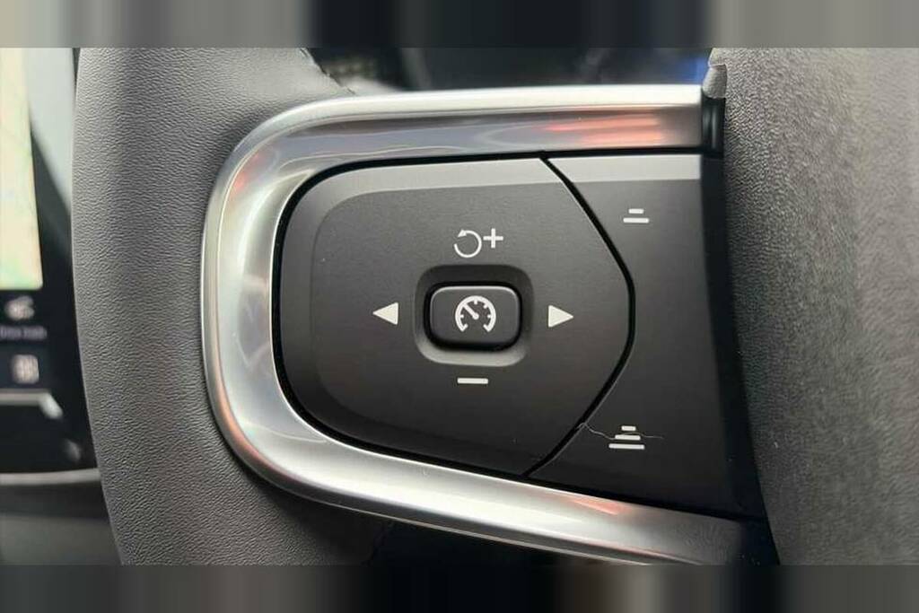 Volvo EC40 185Kw Ext Range Ultra Black Edition 78Kwh White #23
