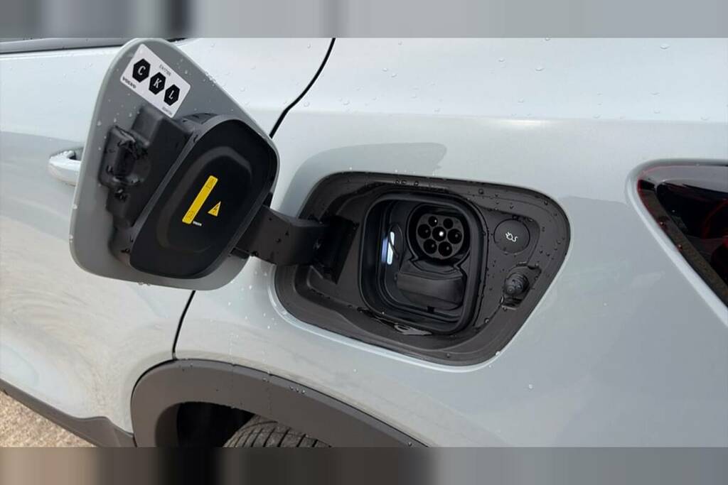 Volvo EC40 185Kw Ext Range Ultra Black Edition 78Kwh White #31