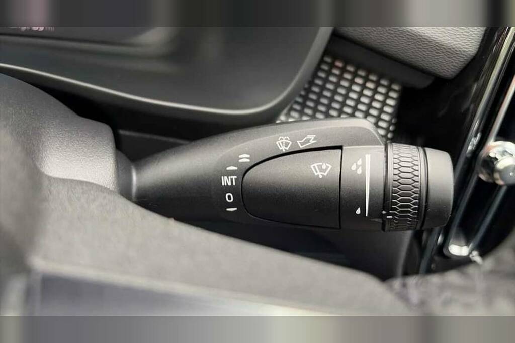 Volvo EC40 185Kw Ext Range Ultra Black Edition 78Kwh White #25