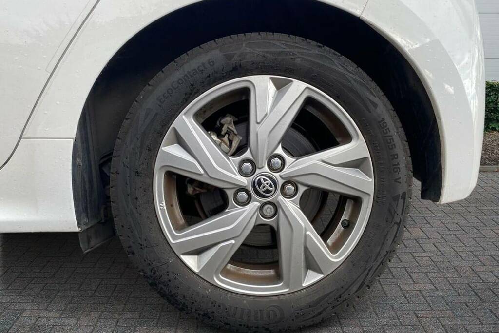 Toyota Yaris 1.5 Hybrid Icon Cvt White #6