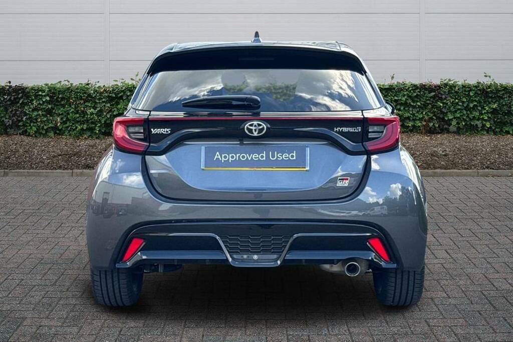 Toyota Yaris 1.5 Hybrid Gr Sport Cvt Grey #4