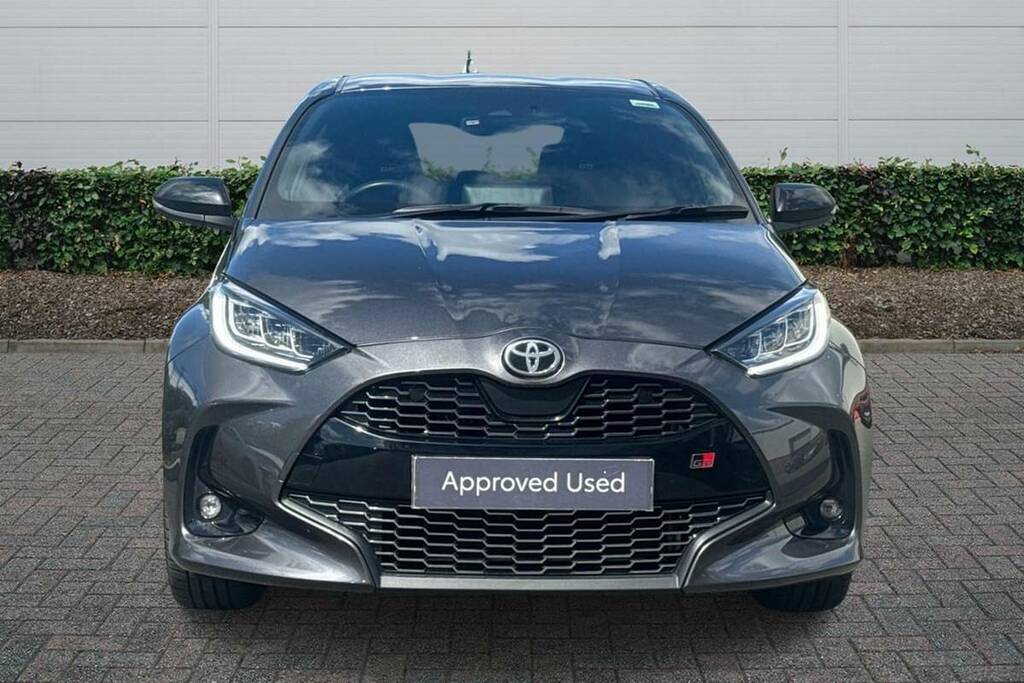 Toyota Yaris 1.5 Hybrid Gr Sport Cvt Grey #3
