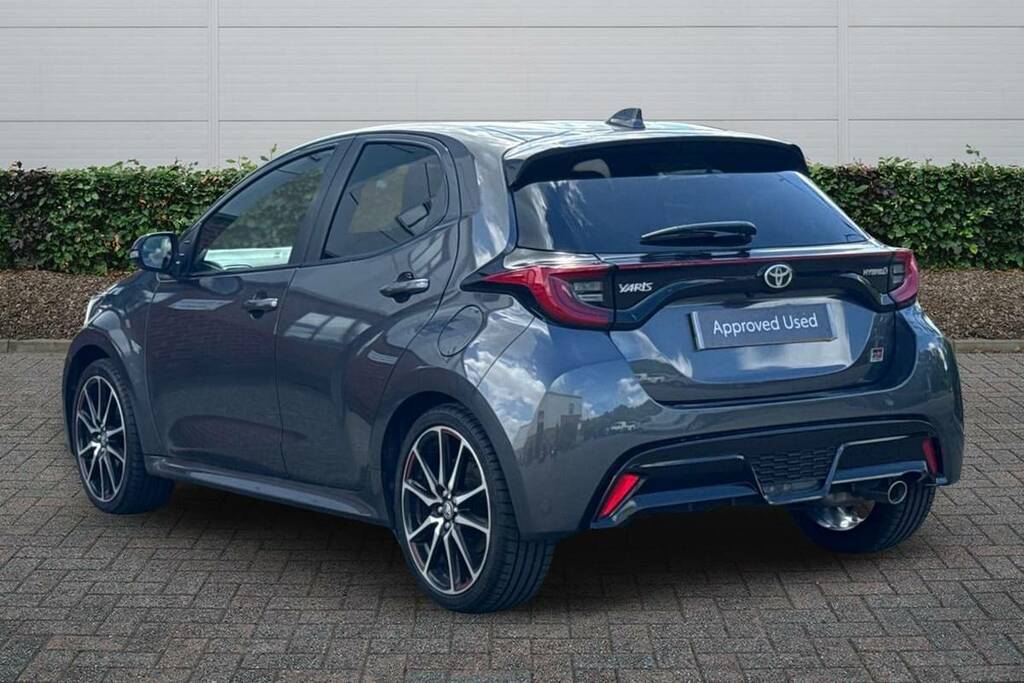 Toyota Yaris 1.5 Hybrid Gr Sport Cvt Grey #2