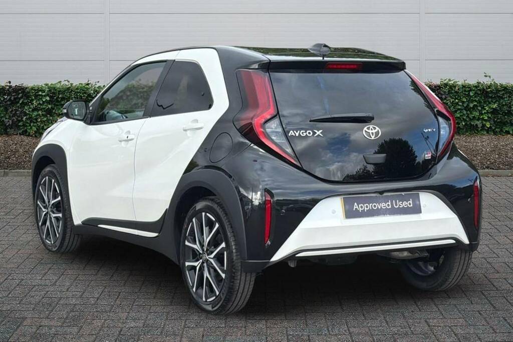 Toyota Aygo X 1.5 Hybrid Gr Sport Cvt White #2