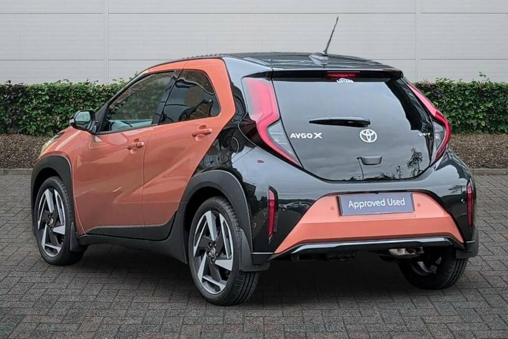 Toyota Aygo X 1.5 Hybrid Excel Cvt Premium Pack Orange #2