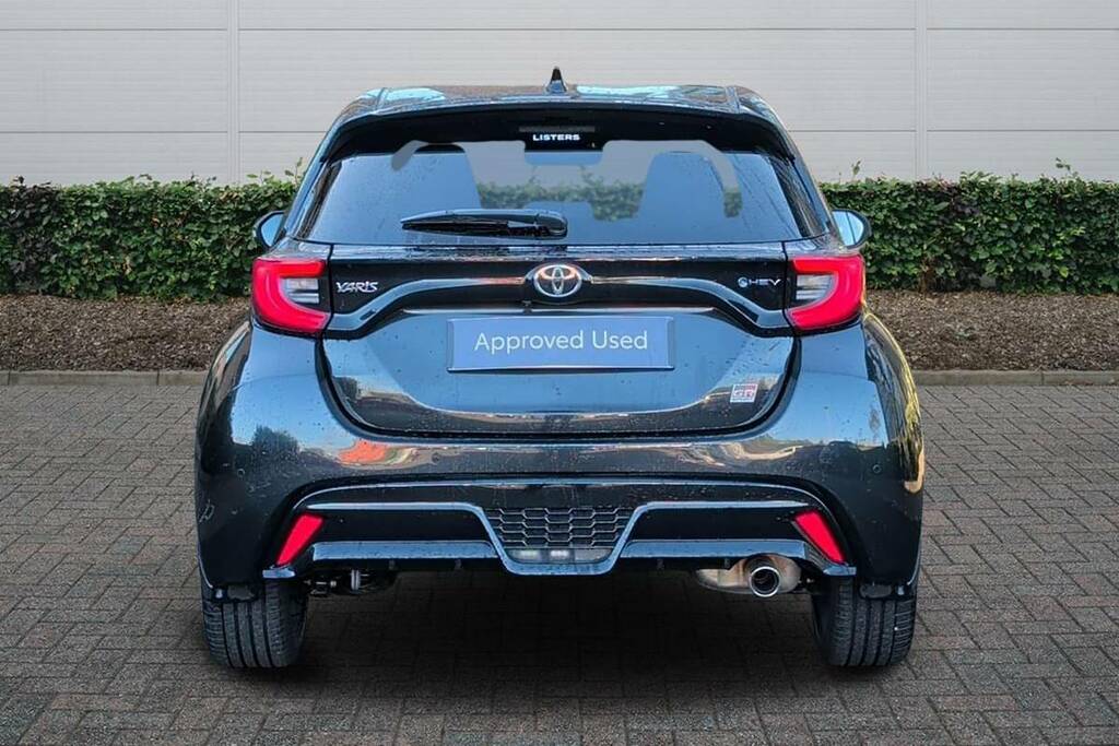 Toyota Yaris 1.5 Hybrid 130 Gr Sport Cvt Safety Pack Black #4