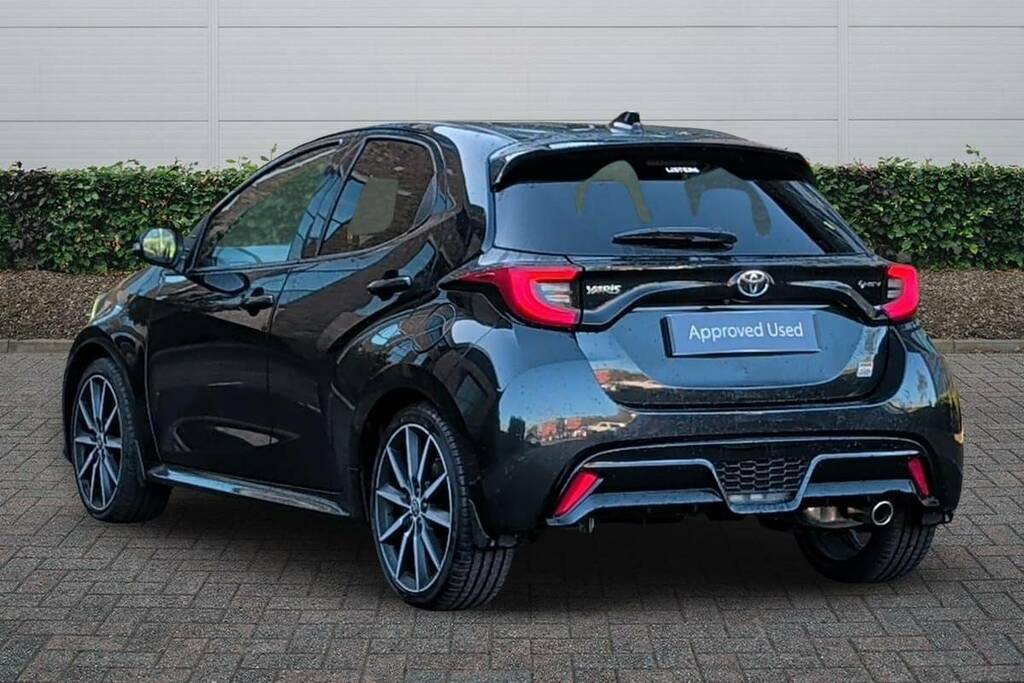 Toyota Yaris 1.5 Hybrid 130 Gr Sport Cvt Safety Pack Black #2