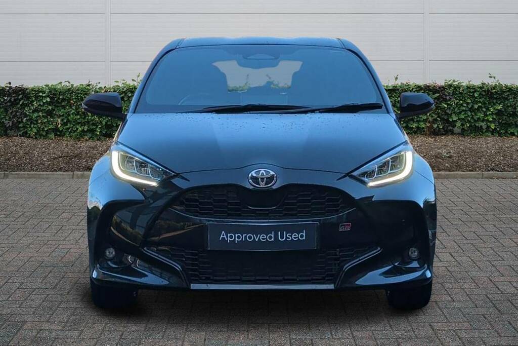 Toyota Yaris 1.5 Hybrid 130 Gr Sport Cvt Safety Pack Black #3