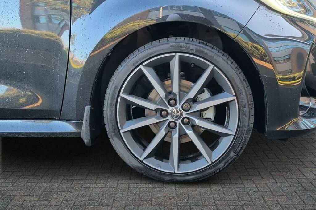 Toyota Yaris 1.5 Hybrid 130 Gr Sport Cvt Safety Pack Black #6